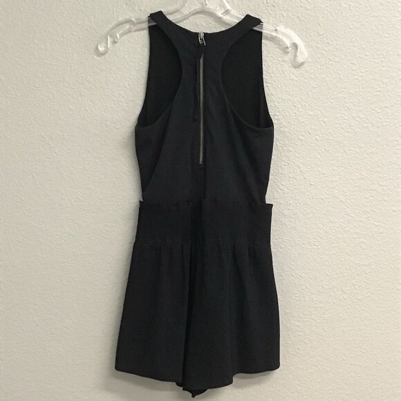 Athleta Womens Black Sleeveless Back Zip Cosmic Flutter Romper Size XS - Picture 10 of 11